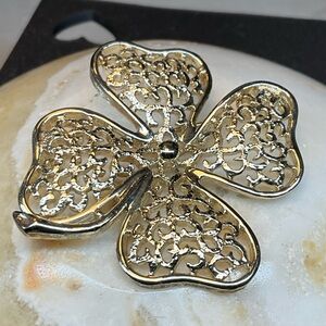 Sarah Coventry Vintage Gold-tone Floral Filigree Clover Brooch